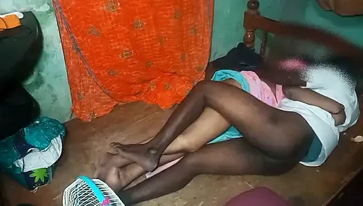 Kerala evli kadın kocasının arkadaşıyla seks yapıyor