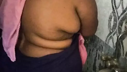 Elbisesiz mallu teyze temizlik videosu