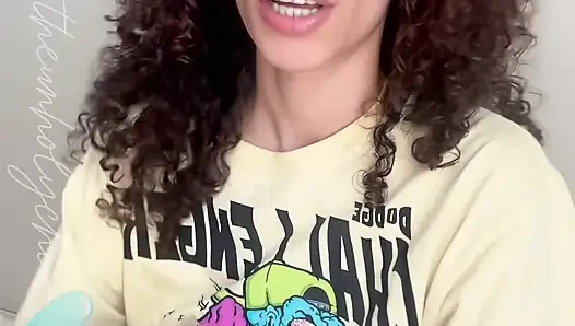 Goddess Chi fışkırtarak boşalmasını sunuyor