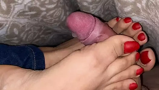 Evli kadının kırmızı ayak ayakla mastürbasyonu