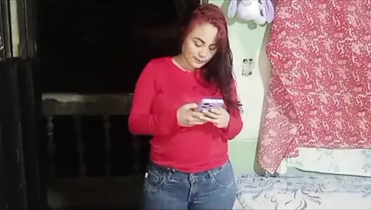 Komşumu baştan çıkarıyorum ve o beni sikiyor
