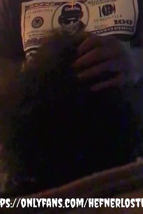 Asmr Fransız boşalmak için bahşişi öpüyor