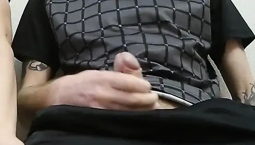 В офисе дрочит мой член и помогает мне кончить # 5