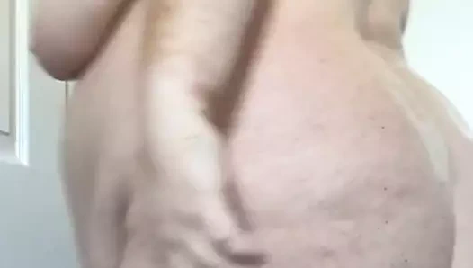 Bbw pawg - büyük göğüsler, göbek, meme uçları, eşek, hepsini sallıyor