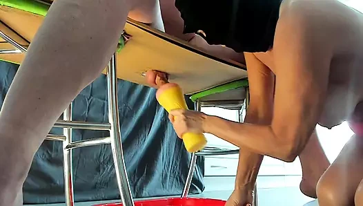 Üvey anne orta yaşlı seksi kadın büyük memeler doğal yarak sağıyor büyük döl sperm tabu fetişi