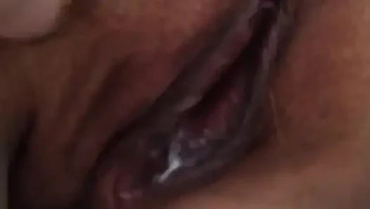 Yaramaz sulu amcığım bu kadar fazla sperm alamıyor