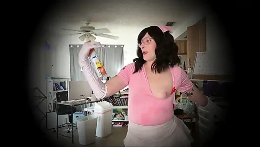 Aptal üvey anne oğullarının arkadaşlarını eğlendiriyor