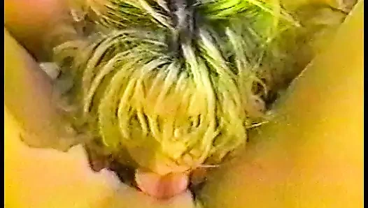 sarışın virajlı ve alır parmak fucked tarafından bir sıcak büyük göğüslü lezbiyen