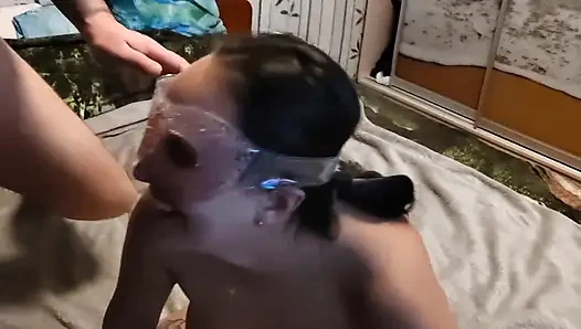 Büyük memeli üvey kız kardeş bana zevk vermek istiyor