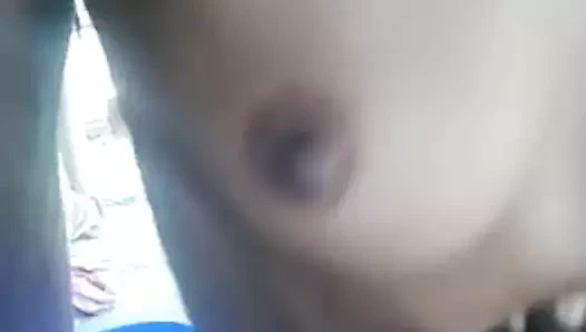 Desi Hint olgun gilf gösterileri göğüsler ve kedi