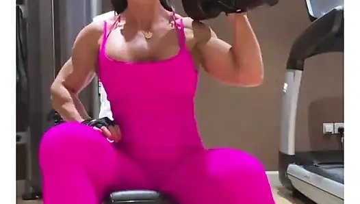 Sert eğitim ve poz veren kaslar