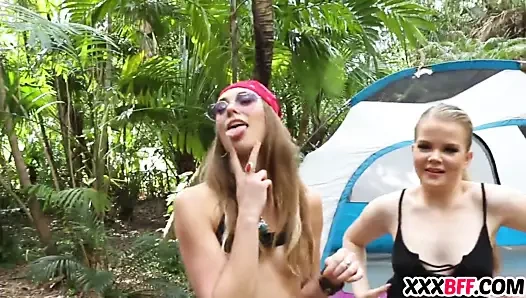 Camping kızlar bir çük paylaşımı