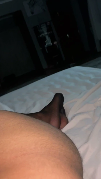 Tatlı kıçımı konuşurken gece boyunca seksi ve feminen hissetmek, zevk ve keyif içinde