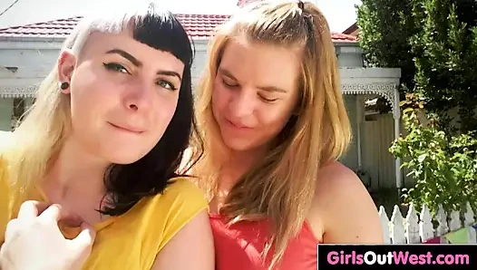 Kıllı lezbiyen marina yaladı içinde the mutfak