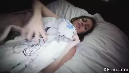 Stiefsohn versucht seine Stiefmutter zu ficken