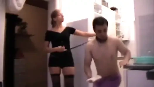 Kölesine ne isterse sipariş ediyor