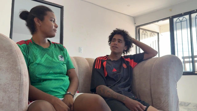 Eminim bekaretimle üvey erkek kardeşim, çok azgın beni çok zengin sikiyor.