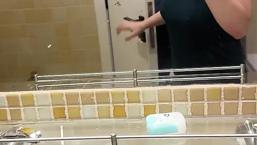 Ağzını açık bırakarak altıma uzar mısın?