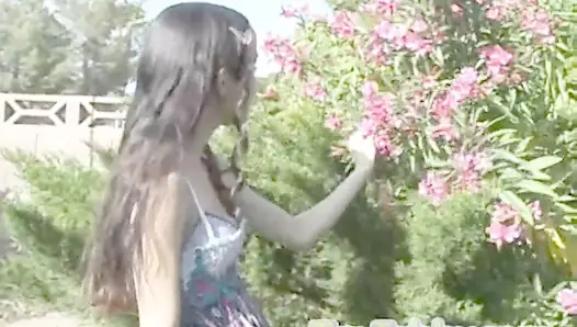 Genç oyuncaklar ona minyon kedi