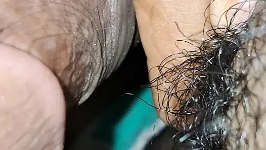 Uzun zamandır sert Hintli seks yapıyor