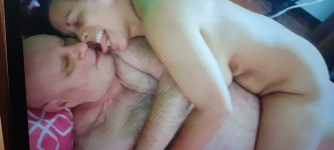 Adamandeve ve lupo ile yeni yıl 2023'e başlayan 4k filmi tamamlayın