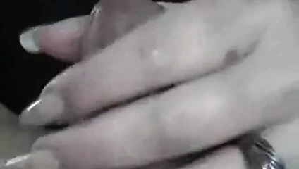 Uzun tırnaklar handjob ve alay