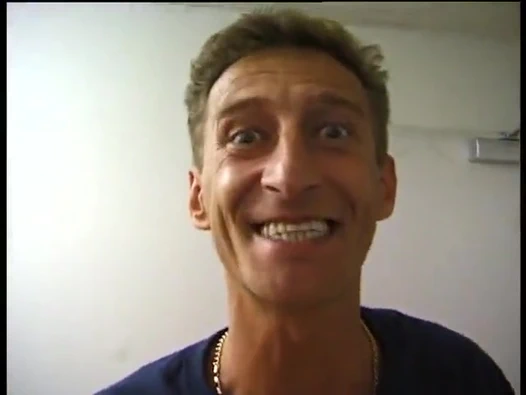 Asyalı fahişe iki yarak alıyor