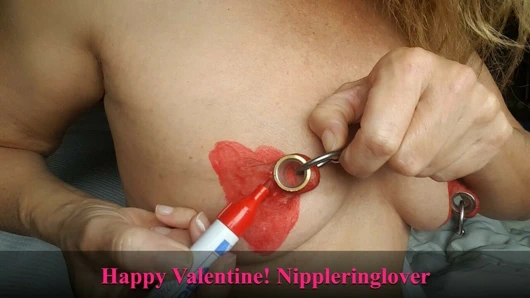 Nippleringlover - sevgililer günü için büyük meme halkaları ile kırmızı büyük deldi meme sıcak milf boyama