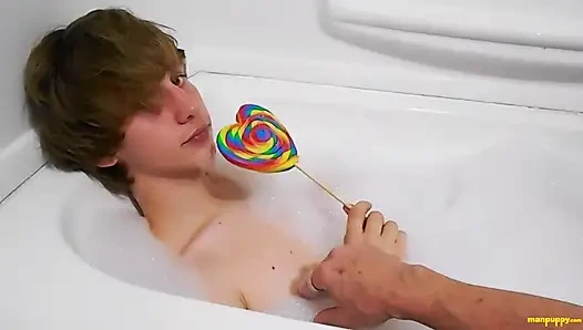 Küvette yaş oyun mastürbasyonu