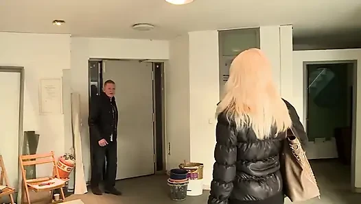 Seksi hatun rastgele 2 adam tarafından götten sikiliyor