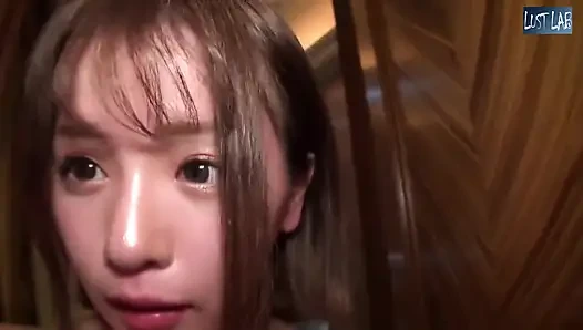 Yui Nagase, Tiger Kosakai'nin cesur yaşam tavsiyesi seansına katılırken Comeback Spark