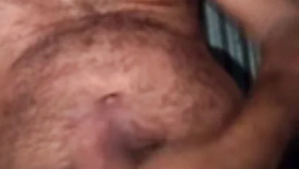 Hetero enganado sacando su leche