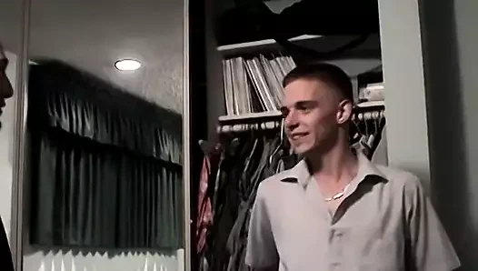 Dört twinks birbirlerinin pürüzsüz izmaritlerine şaplak atmayı bırakamazlar