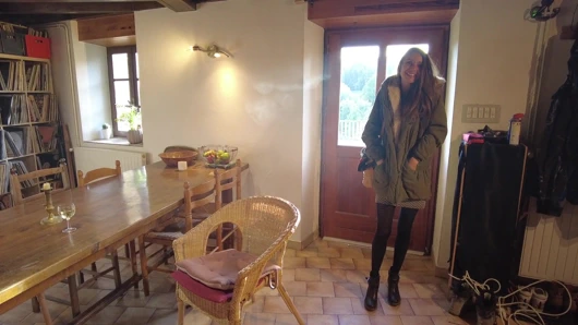 Ayaklarınla beni sıvazla, götüne boşalacağım! - Gerçek amatör anal ayak fetişi ve edepsiz konuşma