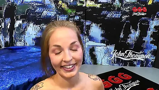 Vahşi Grup Seks: Beş Azgın Amcık Iki Sert Yarakla Parçalıyor