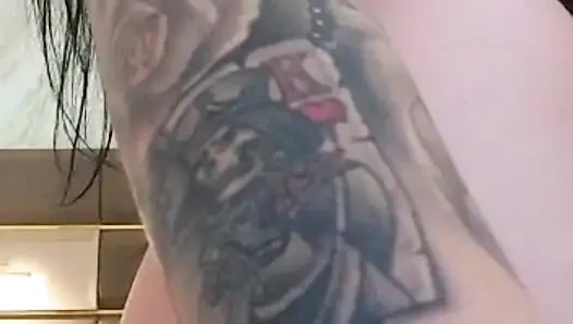 Seni daha çok ne tahrik ediyor - tatlı orta yaşlı seksi kadın mı yoksa pis orta yaşlı seksi kadın mı?