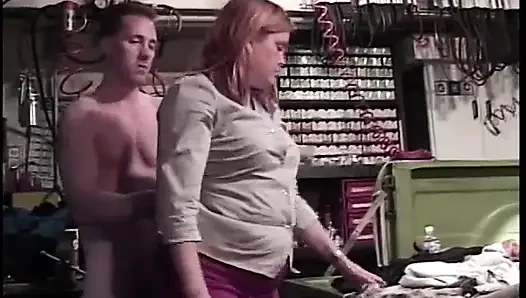 Tombul olgun kızıl saçlı uzun yarak emmeyi biliyor
