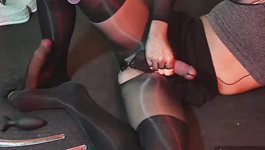 Tamamen vücut dar metal halkalı taşaklarla katmanlı naylon külotlu çorapla kaplı