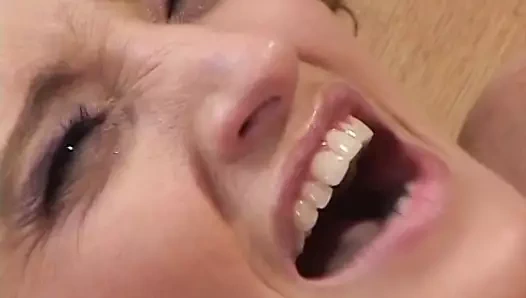 Büyük çük adam kanepede doggystyle anal sonra beyaz sürtük ağzına onun boşalmak darbeler