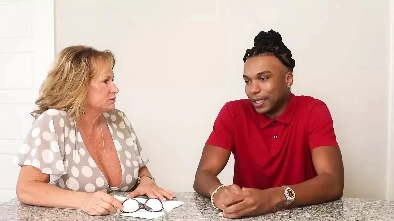 Cô ấy là một bà già giàu có (gilf) có tiền - lana lee - gilfaf