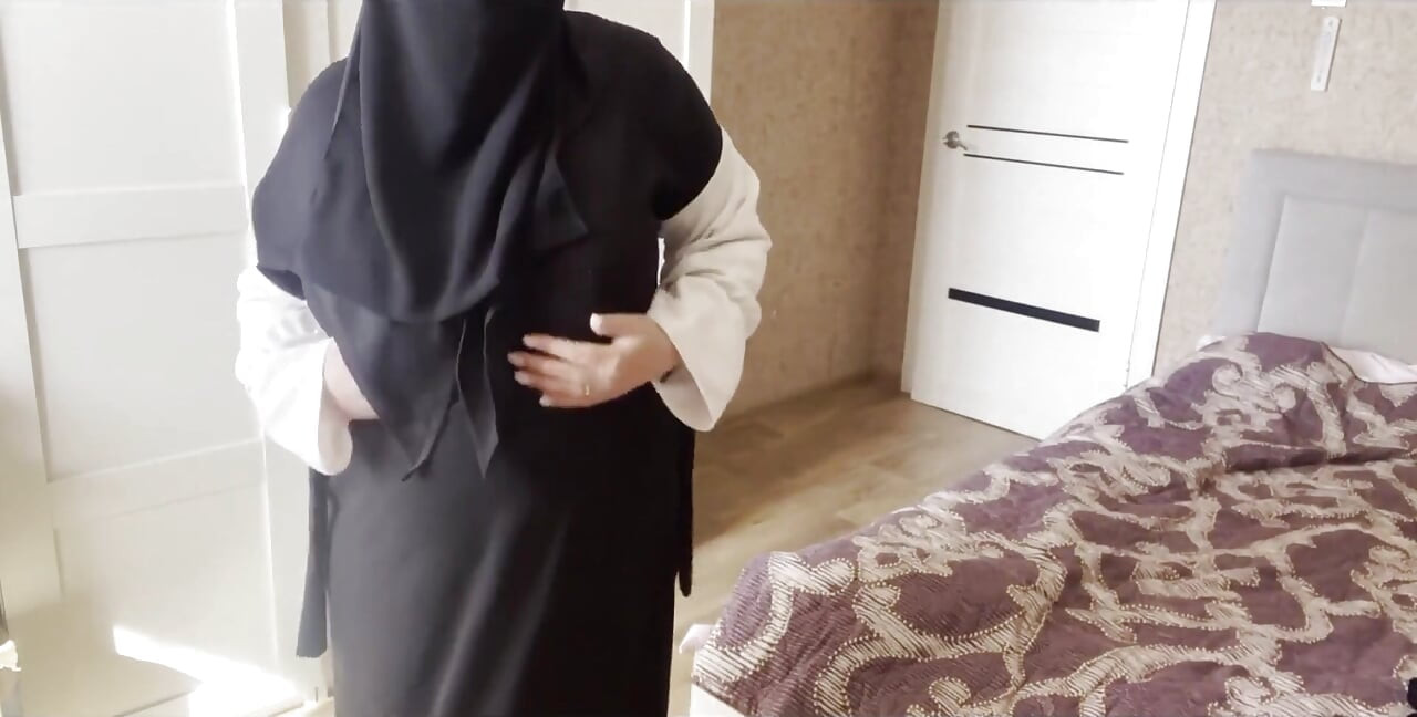 Suriyeli orta yaşlı seksi kadın külotlu çorap buldu ve çok ıslak geldi, kahretsin, oh evet