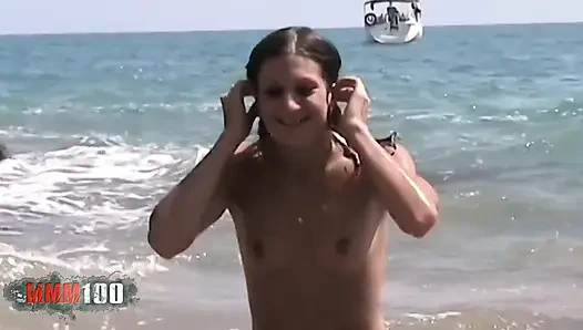 Alys asi güzel esmer alys asi soyunuyor