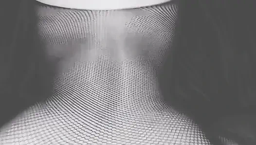 Amatör bir çiftin yatakta ateşli seks yaptığının gece görüş videosu