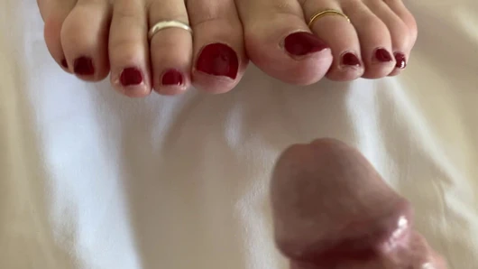 Mrs Mature Feet as Nature Intended her to be