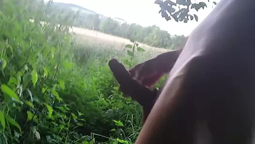 ormanın kenarında kamu çıplak mastürbasyon