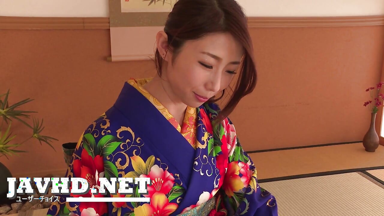 Sansürsüz Japon orta yaşlı seksi kadın porno videosu bekliyor