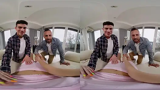 İki erkek arkadaşını hak ediyorsun ve ikisi de seni sikmek istiyor