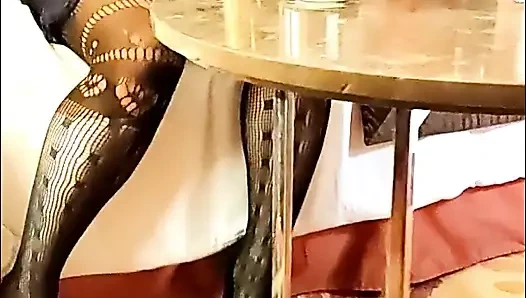 Pranya içeceklerin tadını çıkarıyor