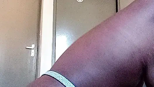 Losyon ve yastıkla kendimi sikiyorum