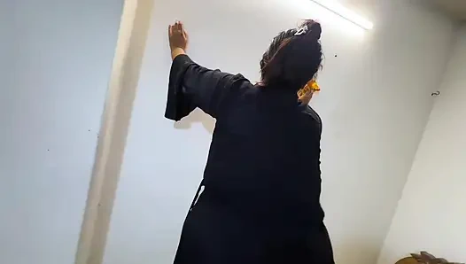 Suudi Arabistan'da büyük götlü güzel Müslüman ateşli hizmetçiyi sikiyor - bakış açısı seks